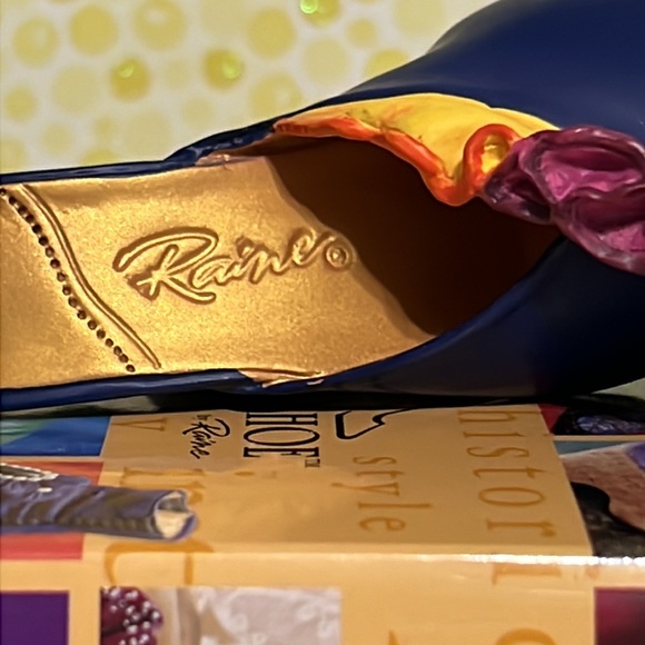 Just the Right Shoe "Rio" #25080 (1999) Miniature Collectible - Picture 7 of 10